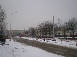 Słupy trakcji tramwajowej na ulicy Towarowej (22 stycznia 2015)