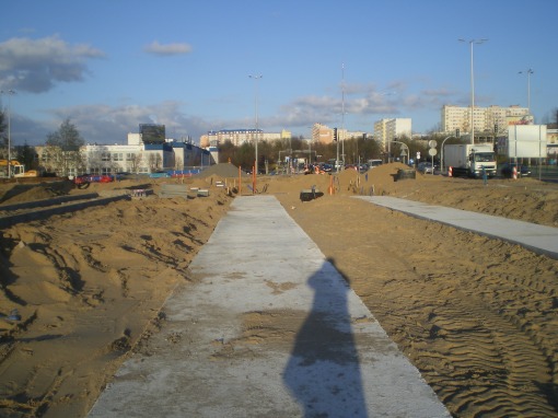Budowa linii tramwajowej przy skrzyżowaniu ulicy Tuwima z aleją Sikorskiego i ulicą Synów Pułku (16 kwietnia 2015)