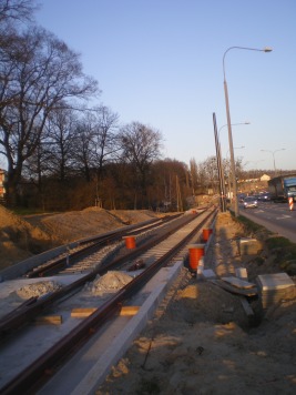 Budowa linii tramwajowej przy ulicy Tuwima (16 kwietnia 2015) - mijanka przy skrzyżowaniu z ulicą Iwaszkiewicza