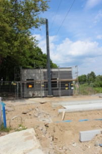 Budowa linii tramwajowej przy ulicy Tuwima (1 czerwca 2015) - budynek socjalny dla motorniczych przy przystanku końcowym