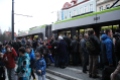 Tłumy chętnych do przejażdżki tramwajem podczas pierwszego dnia kursowania (19 grudnia 2015)