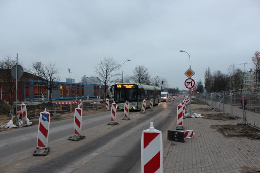 Budowa linii tramwajowej w alei Piłsudskiego, między skrzyżowaniem z ulicami Wyszyńskiego i Leonharda a placem Inwalidów Wojennych (14 listopada 2021)