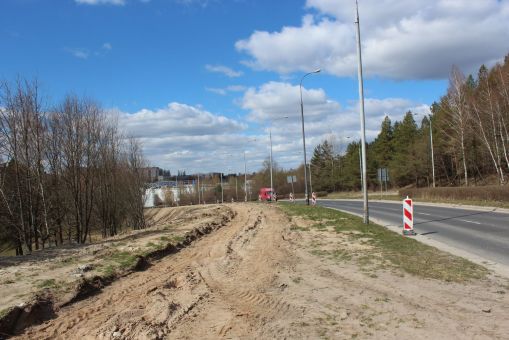 Budowa linii tramwajowej w ulicy Krasickiego, w pobliżu przystanku Boenigka i przyszłej podstacji trakcyjnej (16 kwietnia 2022)