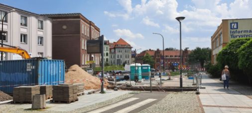 Przygotowania do budowy torowiska i nowego przystanku końcowego Wysoka Brama na placu Jedności Słowiańskiej (1 lipca 2022)
