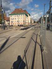 Budowa linii tramwajowej na skrzyżowaniu alei Piłsudskiego i ulicy Kościuszki (6 października 2022)