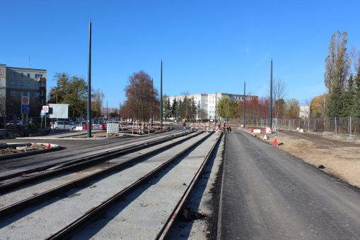 Budowa linii tramwajowej w ulicy Wilczyńskiego, w pobliżu skrzyżowania z ulicą Panasa (3 listopada 2022)