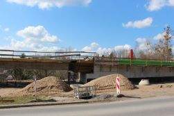 Budowa estakady tramwajowej w ulicy Synów Pułku (10 kwietnia 2023)
