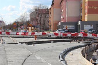 Budowa linii tramwajowej na skrzyżowaniu ulic Krasickiego i Wilczyńskiego (10 kwietnia 2023)