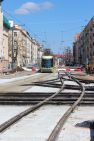 Durmazlar Panorama Olsztyn DRP5H05 #3016 na linii 2 przejeżdża odcinkiem jednotorowym przez budowę linii tramwajowej na skrzyżowaniu ulicy Kościuszki z aleją Piłsudskiego (10 kwietnia 2023)