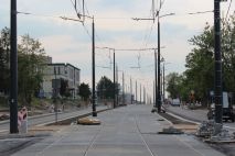Budowa linii tramwajowej w alei Piłsudskiego - przystanek Stadion Stomil (5 lipca 2023)