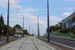 Budowa linii tramwajowej w alei Piłsudskiego, w pobliżu skrzyżowania z ulicą Grotha (5 lipca 2023)