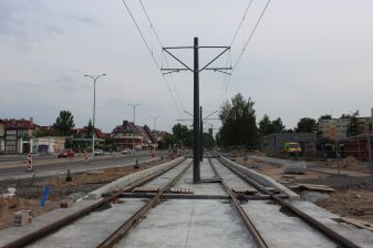 Budowa linii tramwajowej w ulicy Wyszyńskiego, w pobliżu skrzyżowania z aleją Piłsudskiego i ulicą Leonharda (5 lipca 2023)