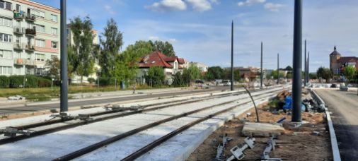 Budowa linii tramwajowej w ulicy Krasickiego, w pobliżu skrzyżowania z ulicami Sobocińskiego i Boenigka (29 lipca 2023)