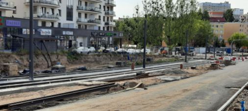 Budowa linii tramwajowej w ulicy Krasickiego, w pobliżu skrzyżowania z ulicą Barcza (29 lipca 2023)