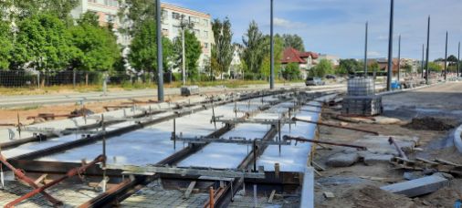 Budowa linii tramwajowej w ulicy Krasickiego, w pobliżu skrzyżowania z ulicami Sobocińskiego i Boenigka (29 lipca 2023)