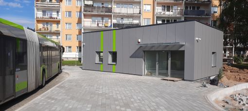 Budowa linii tramwajowej w ulicy Wilczyńskiego - budynek socjalny dla motorniczych i kierowców na przystanku końcowym Pieczewo (29 lipca 2023)