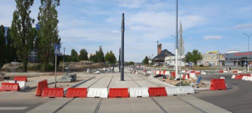 Budowa linii tramwajowej w ulicy Wyszyńskiego, w pobliżu skrzyżowania z ulicami Pstrowskiego i Synów Pułku (29 lipca 2023)