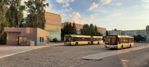 Budowa linii tramwajowej w ulicy Wilczyńskiego - budynek socjalny dla motorniczych i kierowców oraz plac postojowy dla autobusów na przystanku końcowym Pieczewo (13 sierpnia 2023)