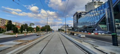 Budowa linii tramwajowej w alei Piłsudskiego - przystanek Planetarium (13 sierpnia 2023)
