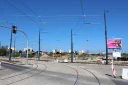 Budowa linii tramwajowej na skrzyżowaniu alei Piłsudskiego z ulicami Wyszyńskiego i Leonharda (17 września 2023)