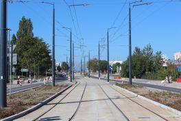 Budowa linii tramwajowej w alei Piłsudskiego, w pobliżu skrzyżowania z ulicami Wyszyńskiego i Leonharda (17 września 2023)