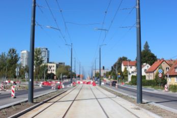 Budowa linii tramwajowej w alei Piłsudskiego, w pobliżu skrzyżowania z ulicą Obiegową (17 września 2023)