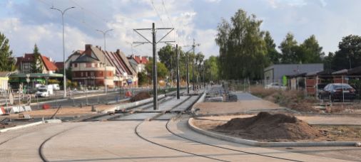 Budowa linii tramwajowej na skrzyżowaniu alei Piłsudskiego z ulicami Wyszyńskiego i Leonharda (13 sierpnia 2023)