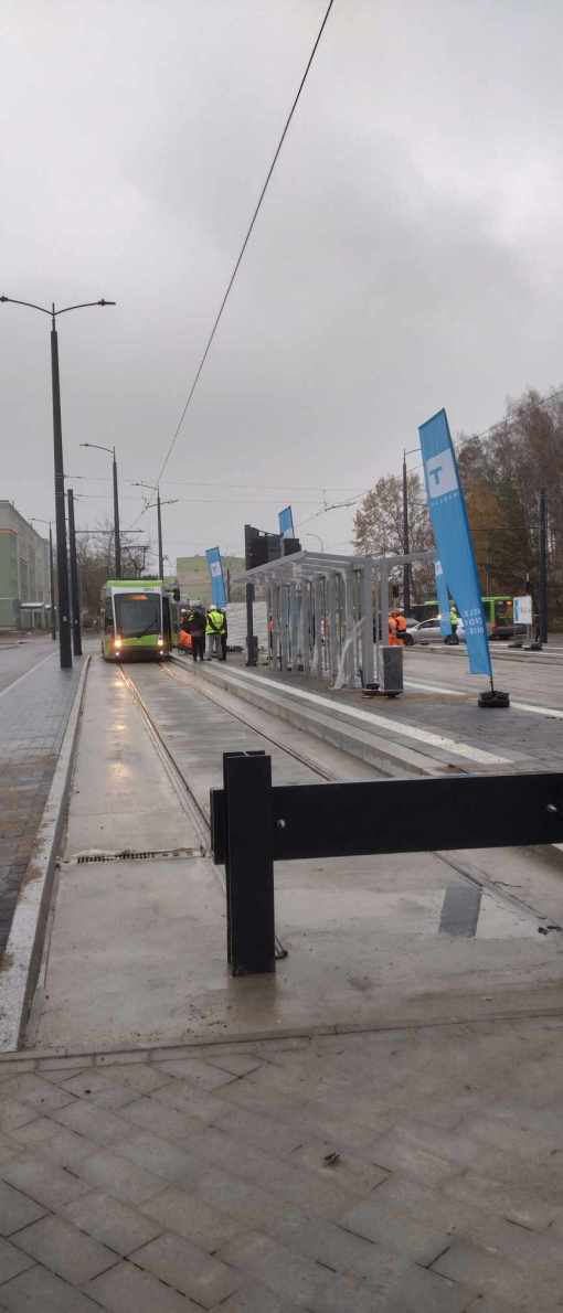 Pierwszy przejazd testowy trasą na Pieczewo - Solaris Tramino Olsztyn S111O #3011 na przystanku końcowym Pieczewo (20 listopada 2023)