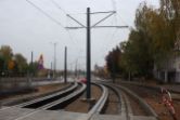 Budowa linii tramwajowej w ulicy Krasickiego - przejście torowiska pomiędzy jezdnie ulicy między przystankami Boenigka i Krasickiego (22 października 2023)