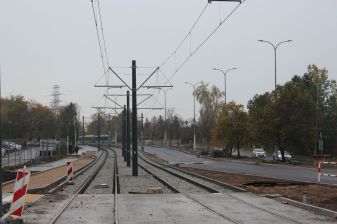 Budowa linii tramwajowej w ulicy Krasickiego, w pobliżu skrzyżowania z ulicą Wańkowicza (22 października 2023)