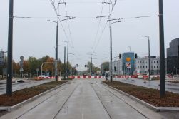 Budowa linii tramwajowej w alei Piłsudskiego, w pobliżu skrzyżowania z ulicami Leonharda i Wyszyńskiego (22 października 2023)