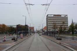 Budowa linii tramwajowej w alei Piłsudskiego - przystanek Planetarium (22 października 2023)