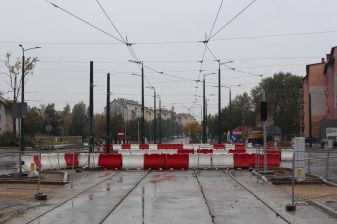 Budowa linii tramwajowej na skrzyżowaniu ulic Wilczyńskiego i Krasickiego (22 października 2023)