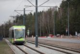 Solaris Tramino Olsztyn S111O #3008 na linii 4 zbliża się do przystanku Boenigka w kursie w pierwszym dniu funkcjonowania trasy tramwajowej na Pieczewo (30 grudnia 2023)