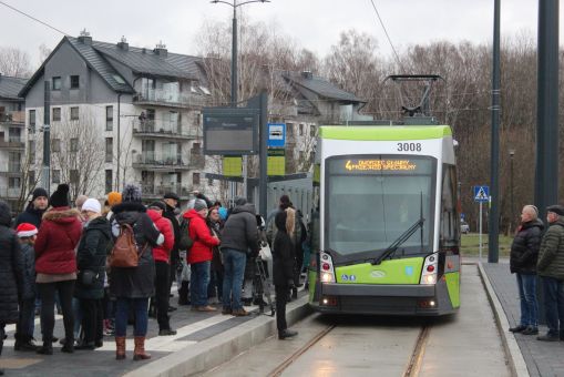 Solaris Tramino Olsztyn S111O #3008 przed inauguracyjnym kursem linii 4 w pierwszym dniu funkcjonowania trasy tramwajowej na Pieczewo (30 grudnia 2023)