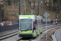 Solaris Tramino Olsztyn S111O #3009 na linii 4 na torowisku przy ulicy Krasickiego w pierwszym dniu funkcjonowania trasy tramwajowej na Pieczewo (30 grudnia 2023)